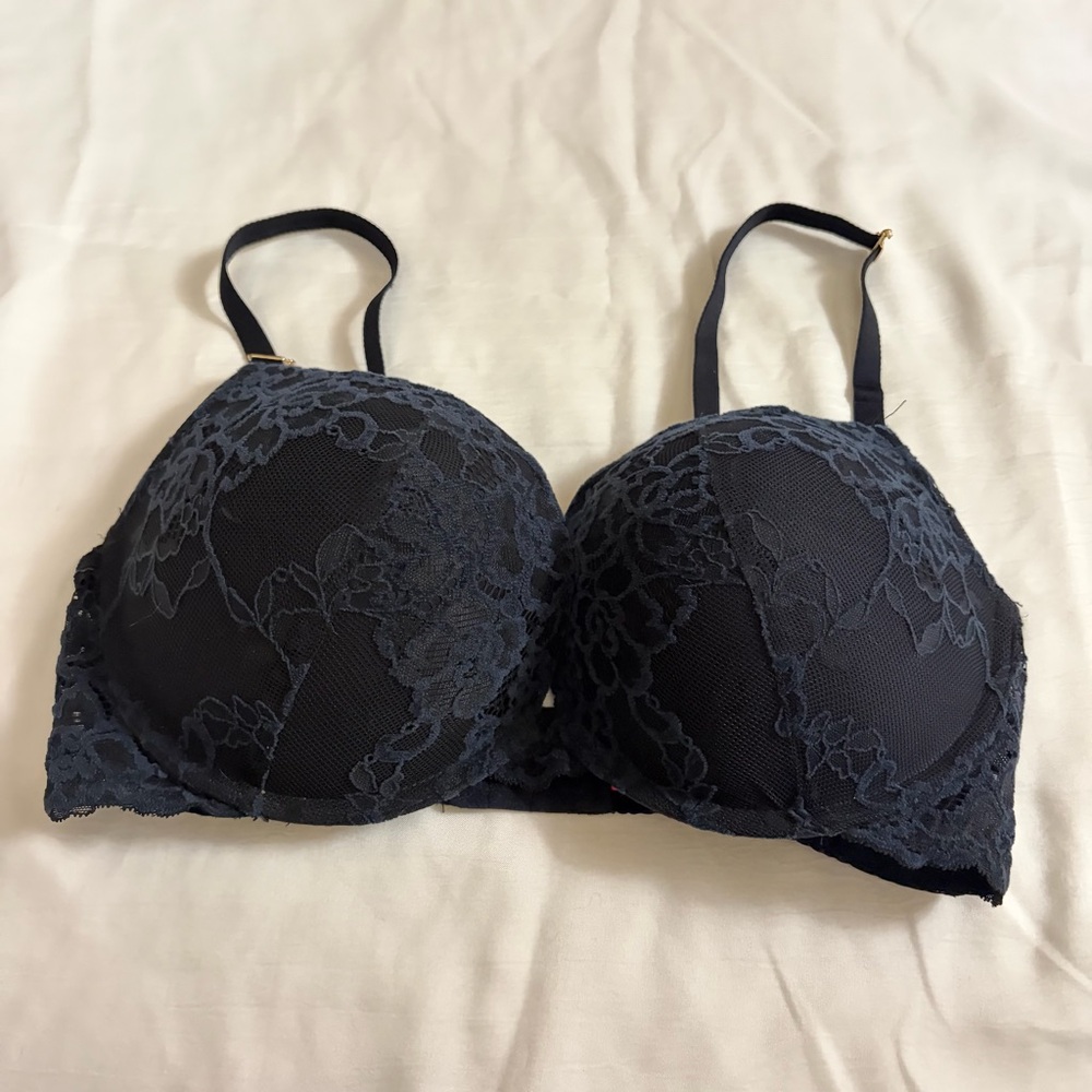 La Senza beyond sexy classic plunge black lace bra size 34DD